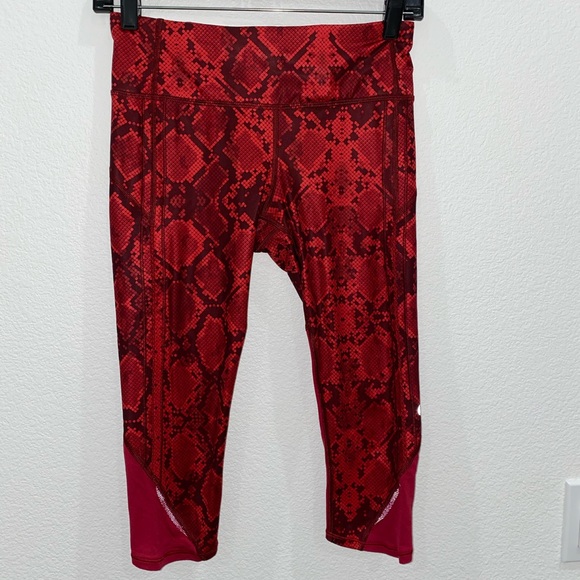 Lululemon Snake print red leggings 17” size 4 - Picture 2 of 6